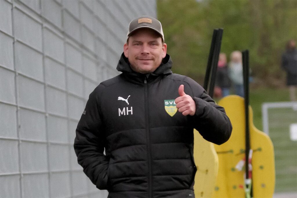 Ein Daumen hoch für den Endspielort gibt es von Mark Hungerecker (Cheftrainer SVE Comet Kiel) nicht.