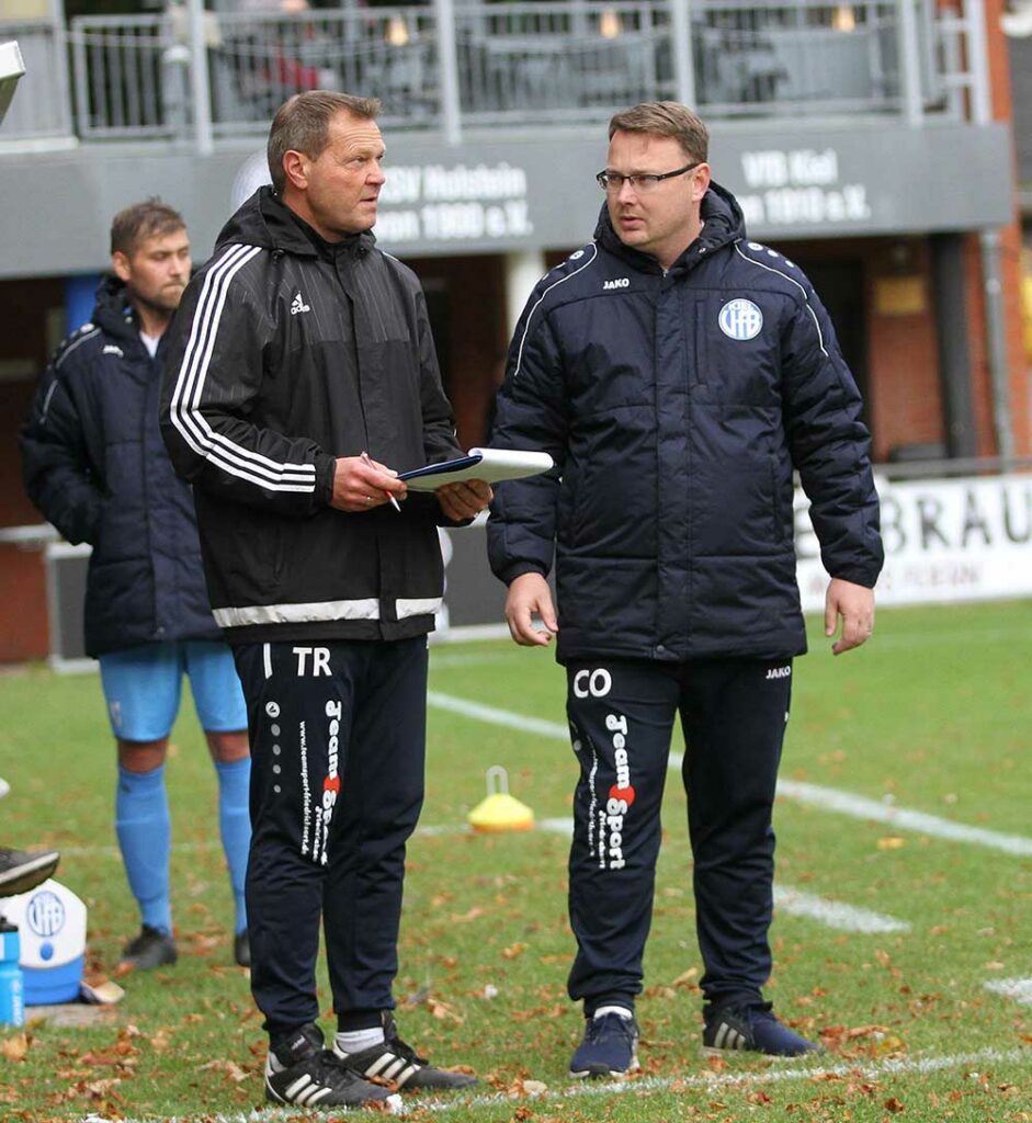 Matthias Liebal (li.) und Tim Spirigatis haben ihren VfB-Plan erfolgreich gezeichnet.