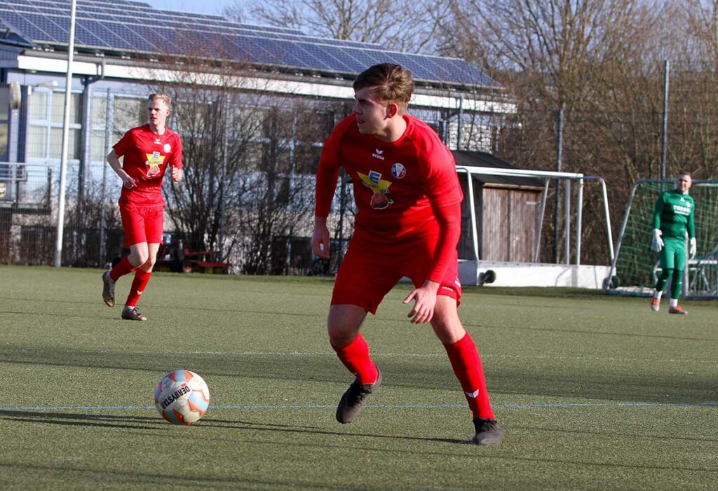 Yannick Hagemann erzielte das erste Tor der neuen Saison für den SV Tungendorf aus Neumünster. © Ismail Yesilyurt