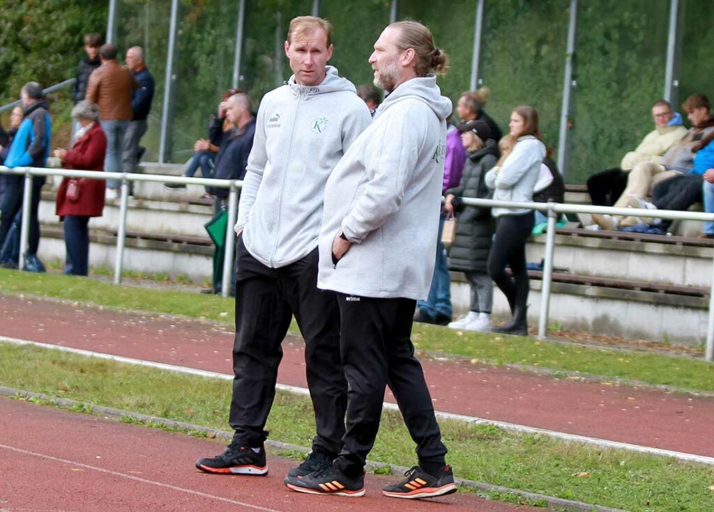 Peter Speth (li.) und Co-Trainer Dimitrijus Guscinas kommen mit ihrem Kronshagener Team einfach nicht aus dem Keller raus (Archivfoto). © 2022 Ismail Yesilyurt