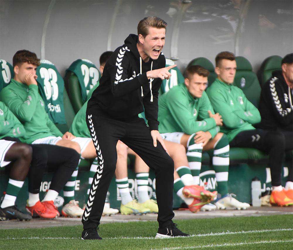 Trainer Lukas Pfeiffer (VfB Lübeck) macht klare Ansagen (Archivfoto). © 2022 Olaf Wegerich