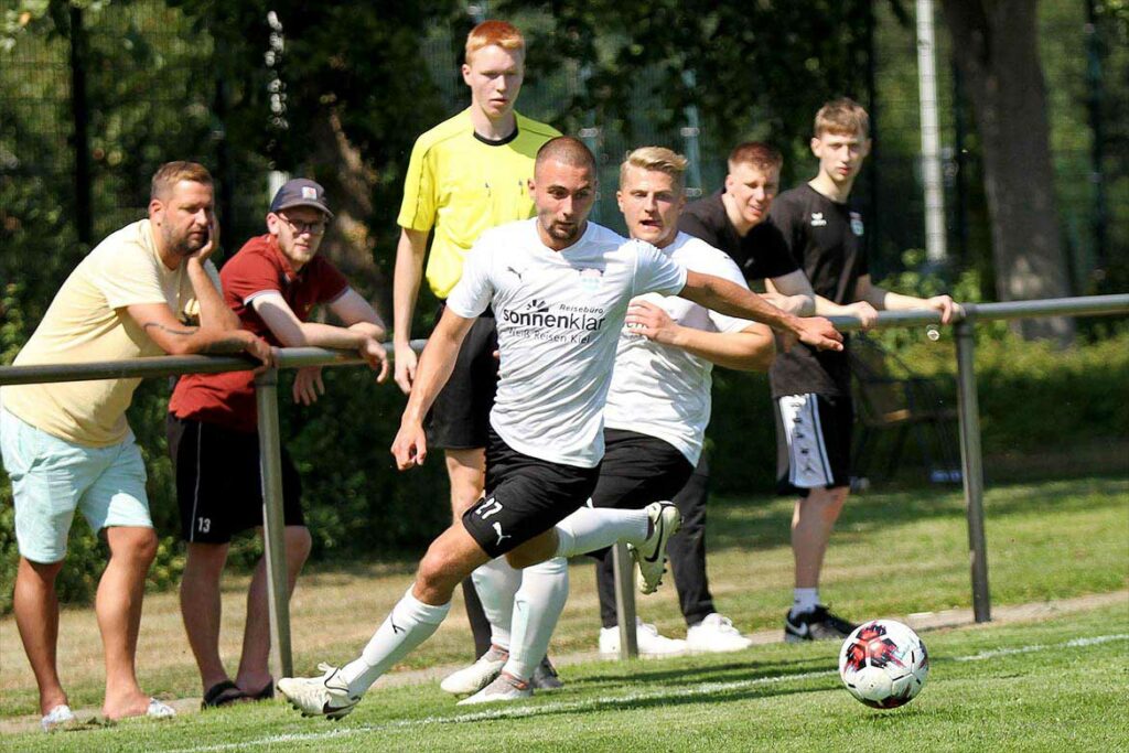 Wohin wechselt Justin Baasch (vorne, TSV Kronshagen)? © 2022 Ismail Yesilyurt