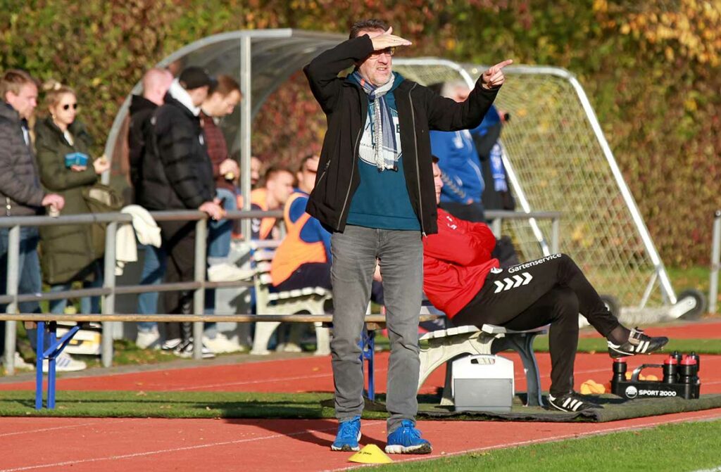 Bei ähnlicher Leistung lacht Coach Frank Knocke (MTV Dänischenhagen) am 11. März beim Ligastart gegen die Probsteier SG die Sonne auch an. © 2022 Ismail Yesilyurt
