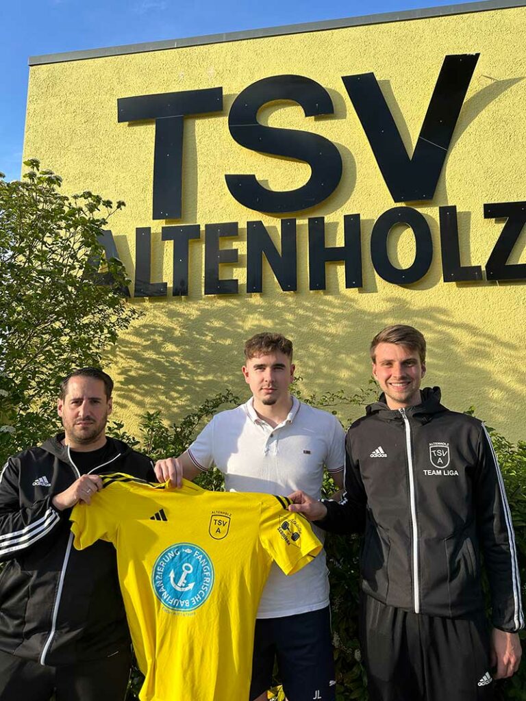 TSV Altenholz Transfer Justus Leip (li.) mit Manuel Rümmeli und Frederick Asmussen (re.). © 2023 TSV Altenholz