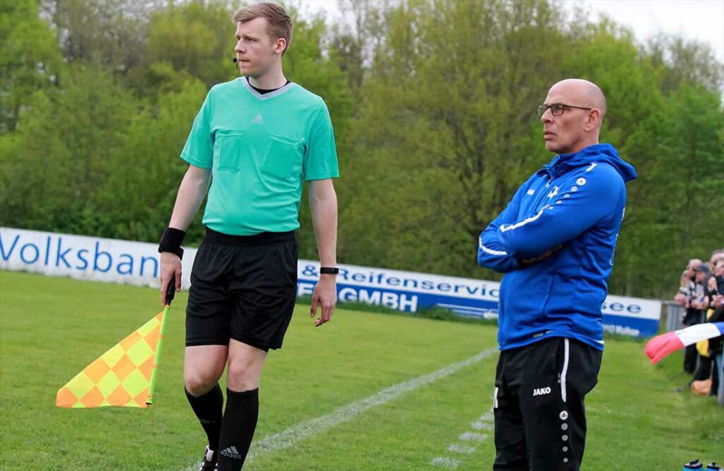 Coach Andreas Möller (re., Preetzer TSV) durfte und war trotz des 1-5 sehr einverstanden mit dem Auftritt seiner Spieler. © 2023 Ismail Yesilyurt