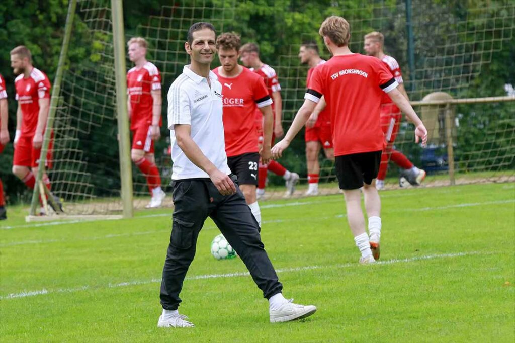 Karim Youssef, Neucoach des TSV Kronshagen, freute sich über eine gelungene Präsentation seiner Schützlinge. © 2023 Ismail Yesilyurt