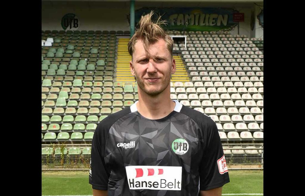 Philipp Klewin (VfB Lübeck) hielt einen Ulmer Elfmeter. © 2023 Olaf Wegerich