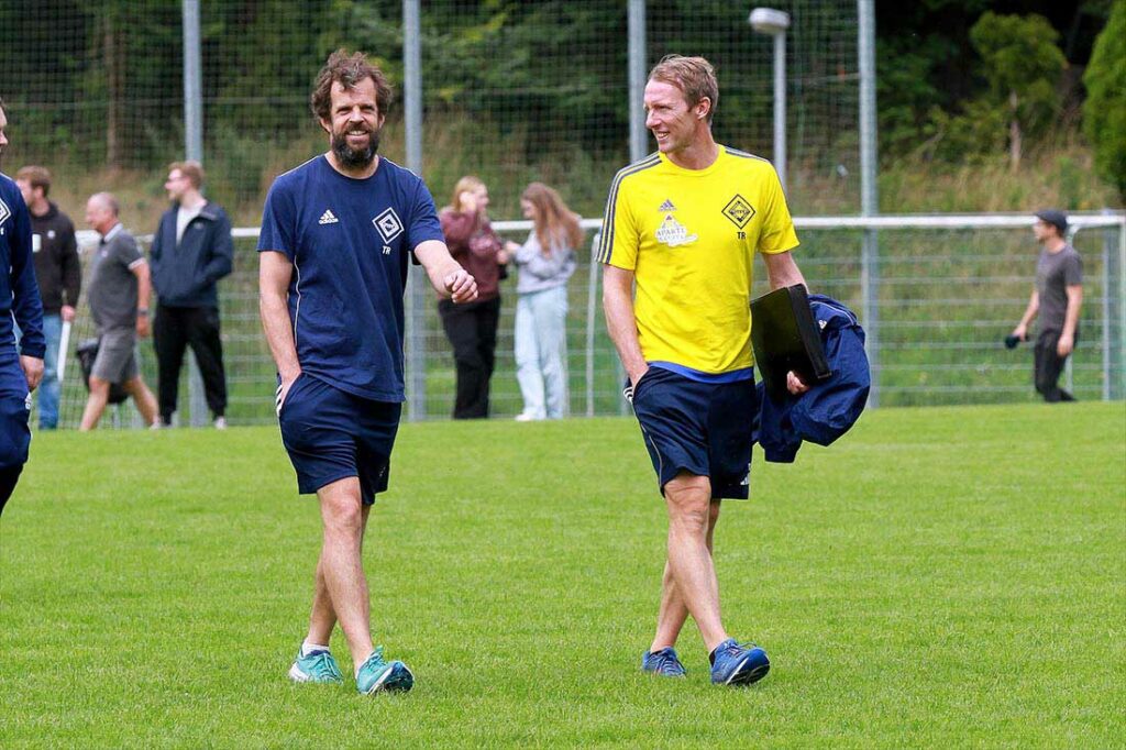 Osterrönfelds Trainergespann (rechts Chefcoach Maik Gabriel) geht zuversichtlich ins Rennen beim Gettorfer SC. © 2023 Ismail Yesilyurt