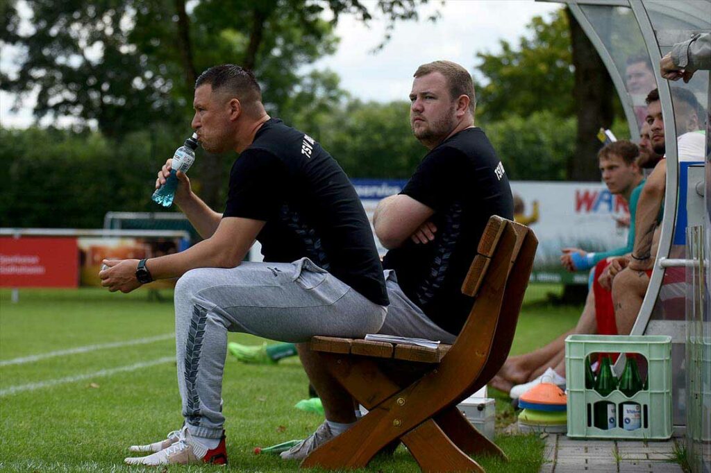 Trainer Florian Rammer (TSV Bordesholm) musste vor dem Spiel viele Hiobsbotschaften schlucken. © 2023 Olaf Wegerich