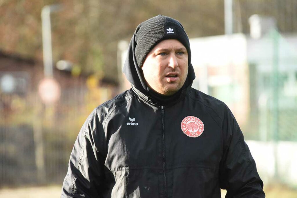 Cheftrainer Florian Rammer muss in dieser Saison unter erschwerten Bedingungen arbeiten. © 2023 Olaf Wegerich