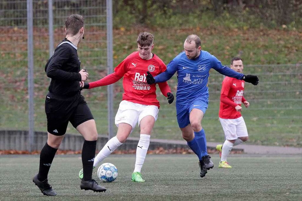 Thorge Salke (am Ball, Concordia Schönkirchen) im Spiel gegen den SC Rönnau. © 2023 Ismail Yesilyurt