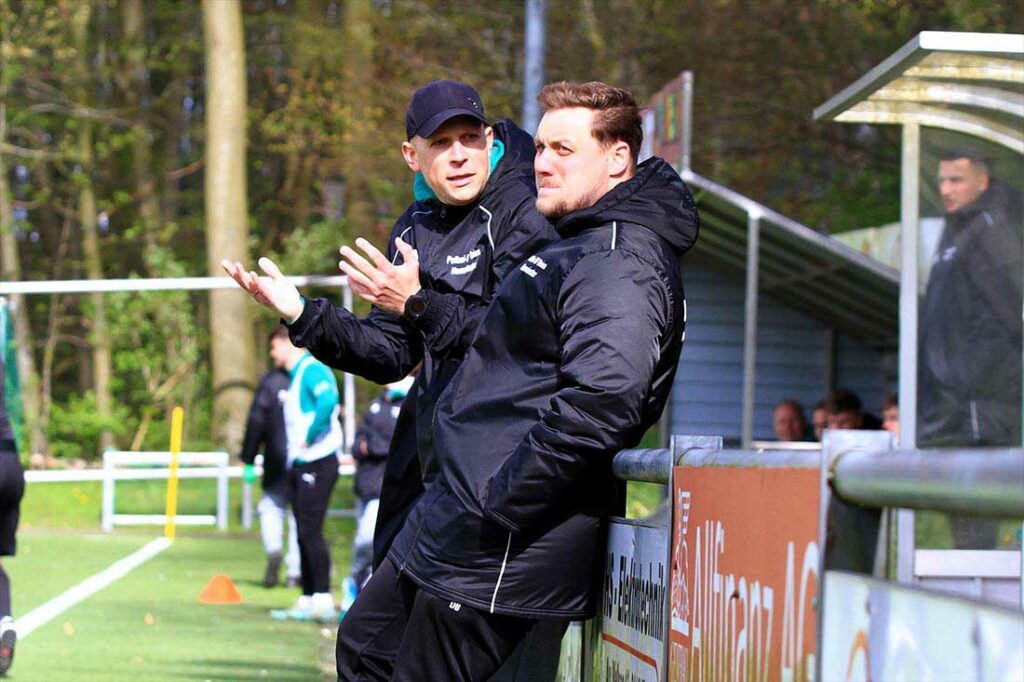 Chefcoach Marco Frauenstein (li., PSV Neumünster) und Co Dennis Buthmann. © 2024 Ismail Yesilyurt