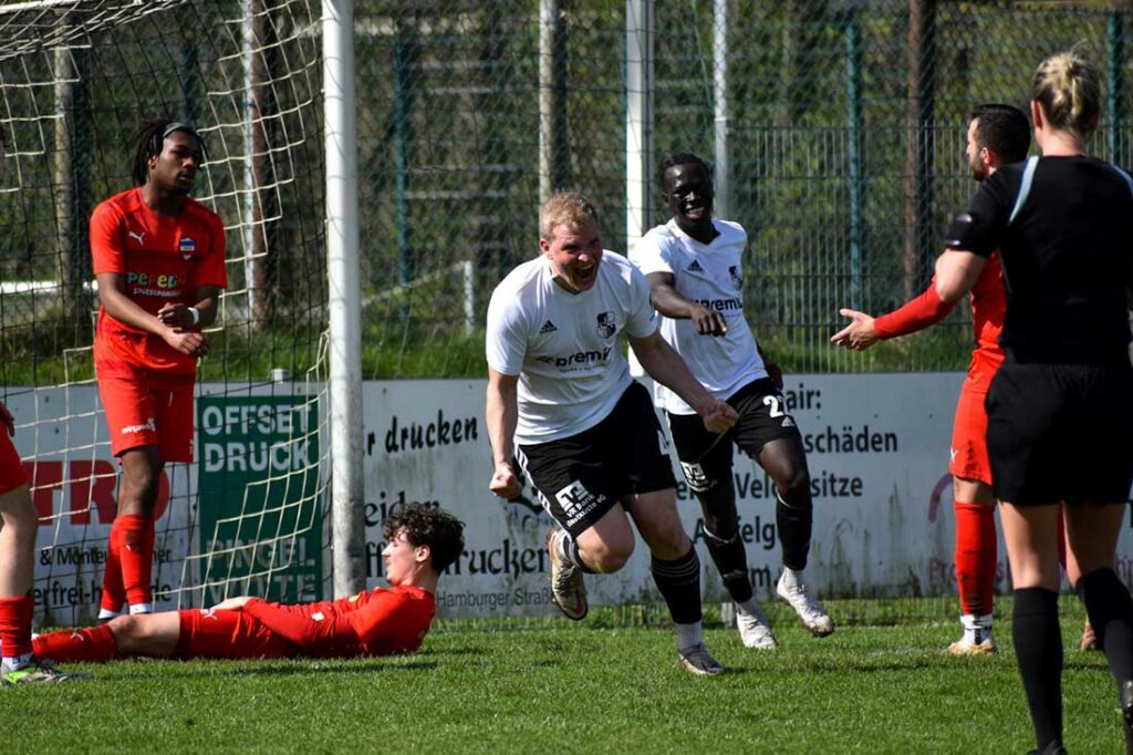 Marvin Matthiesen (Heider SV) startet seinen Jubel nach dem 2-0.© 2024 Kristina Gay-Heider SV Liga GmbH