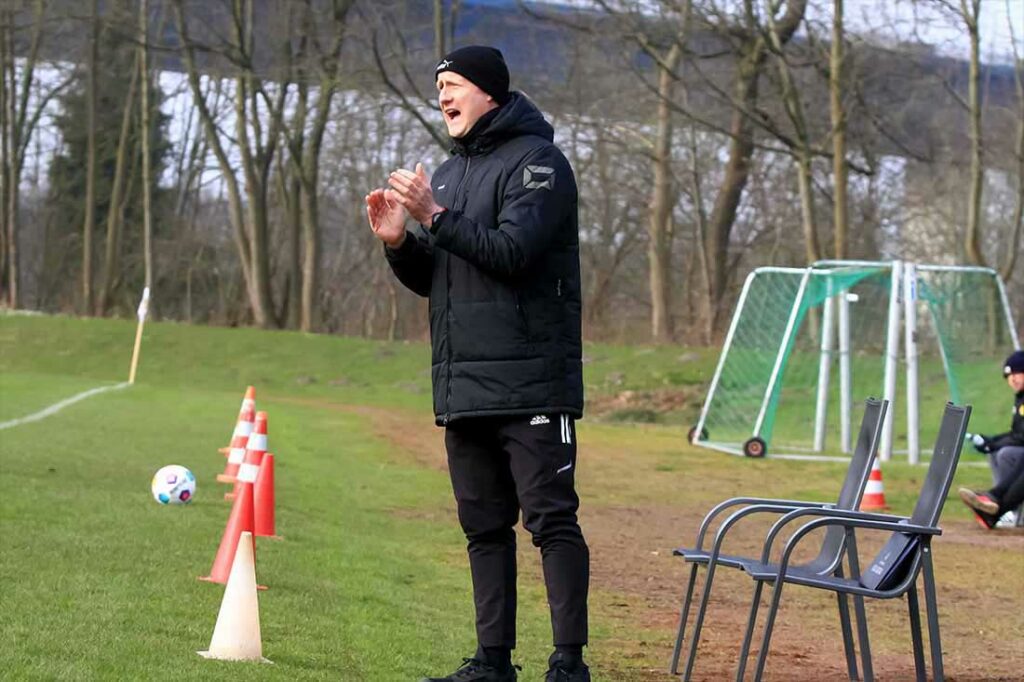 Cheftrainer Sören Warnick führte den SC Rönnau wie angesagt in die Landesliga. © 2024 Ismail Yesilyurt