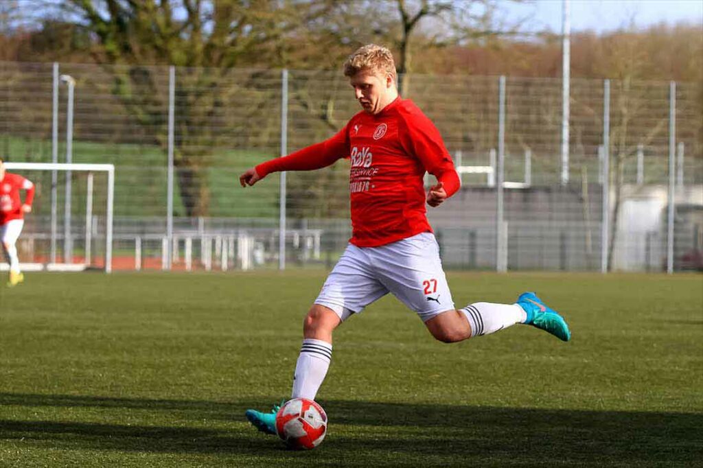 Torben Keller steigt eine Liga auf - von Concordia Schönkirchen zum Landesligisten TSV Bordesholm. © 2024 Ismail Yesilyurt