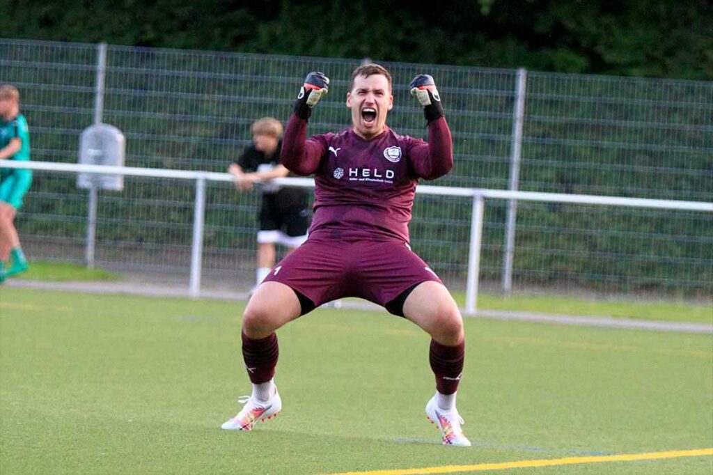 Pure Freude bei Klausdorfs Keeper Christian Gutsmann nach dem 1-0. © 2024 Ismail Yesilyurt