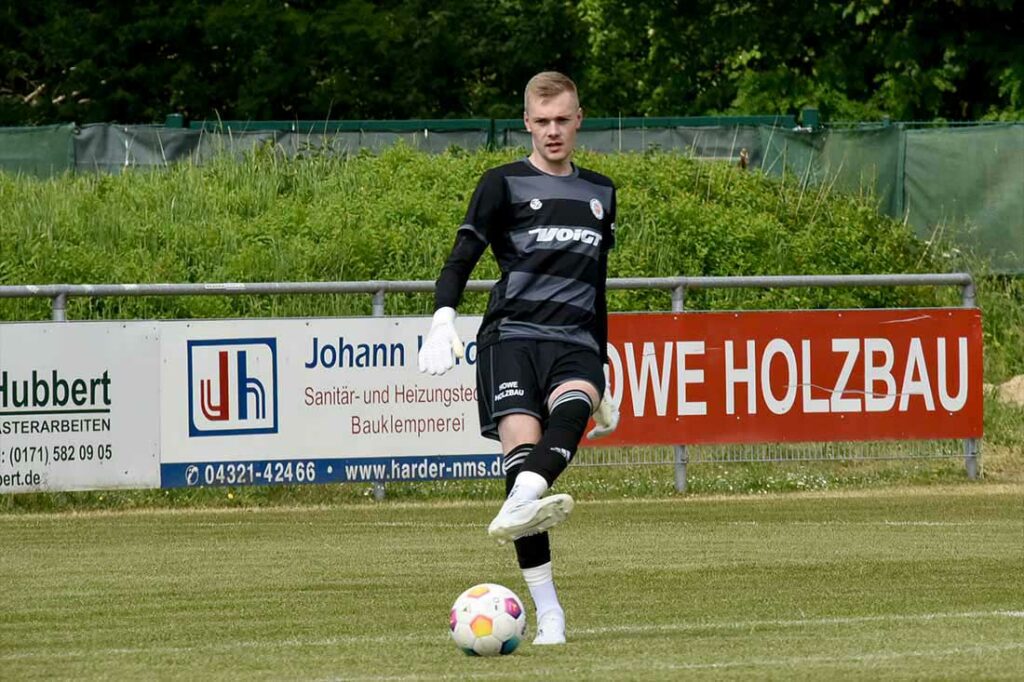 Keeper Torben Franzenburg (PSV Neumünster) behält auch nach dem 3. Spieltag seine weiße Weste. © 2024 Olaf Wegerich