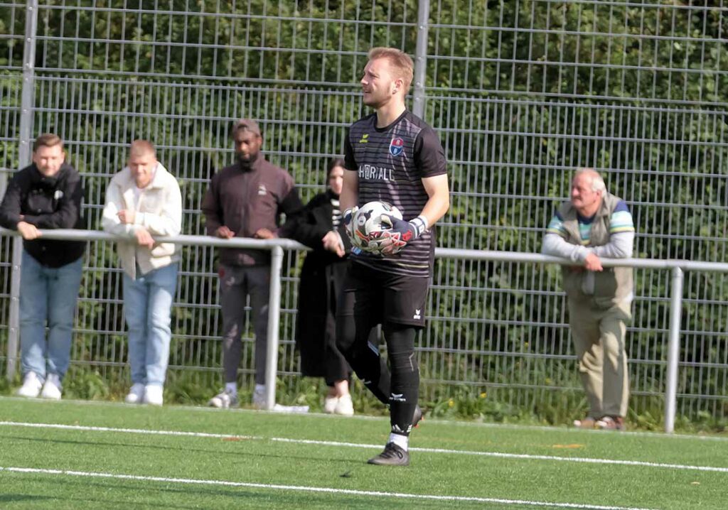 Keeper Lukas Helmer (RB Obere Treene) hat in der zweiten Halbzeit wenig zu tun. © 2024 Ismail Yesilyurt