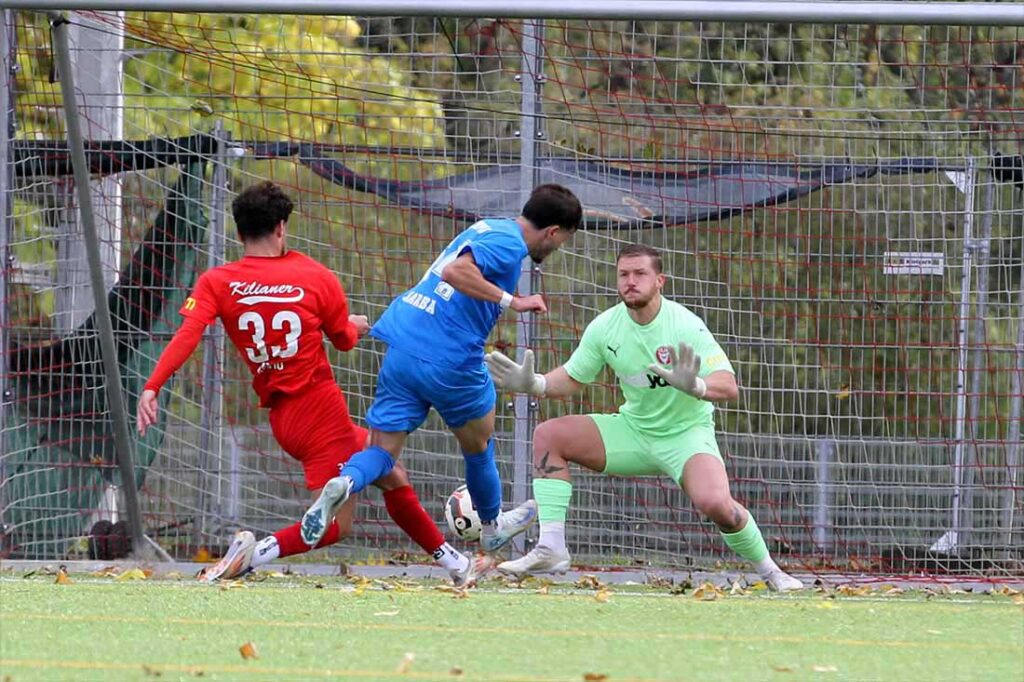 Hussein Abbas mit dem 1-2 gegen Keeper Nikolas Wulf (Kilia Kiel) und Salih Ramo. © 2024 Ismail Yesilyurt