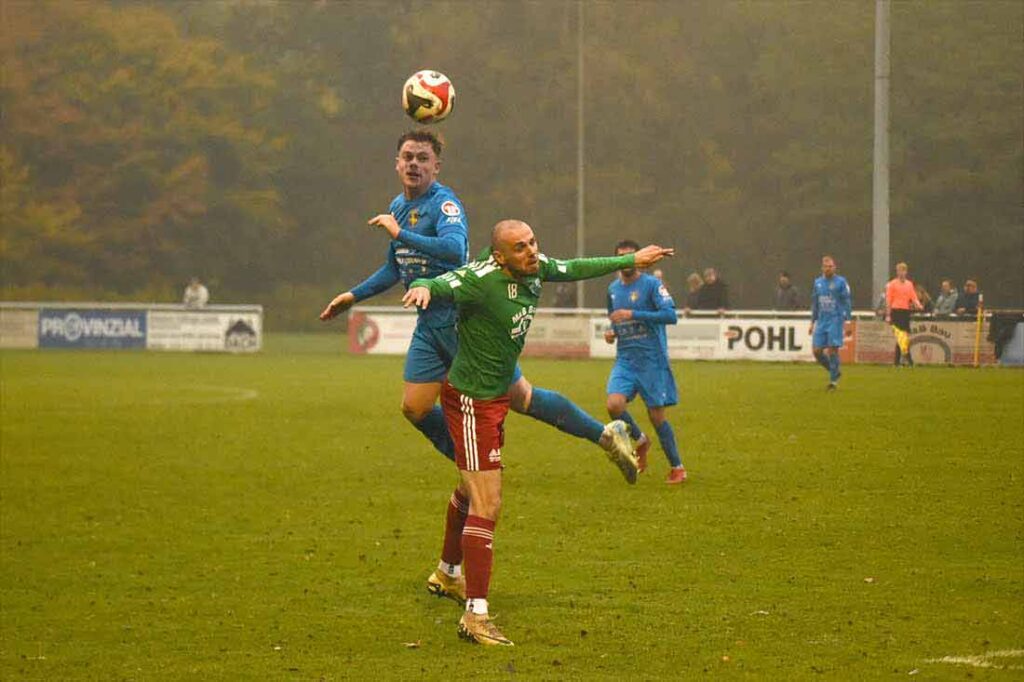 Louis Drews (Eutin) gegen Torben Hendrischke (MTSV). 2024 Olaf Wegerich