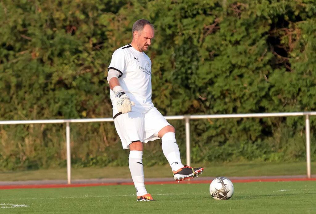 Keeper Thomas Bohrmann (Probsteier SG) macht aktuell auch auf dem Feld eine gute Figur. © 2024 Ismail Yesilyurt