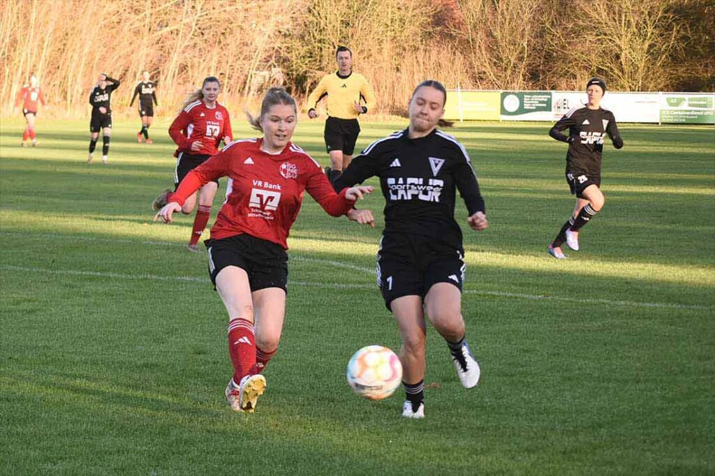 Alina Ecberger (SG NieBar) gegen Madita Bethke (re., Vineta). © 2024 Olaf Wegerich