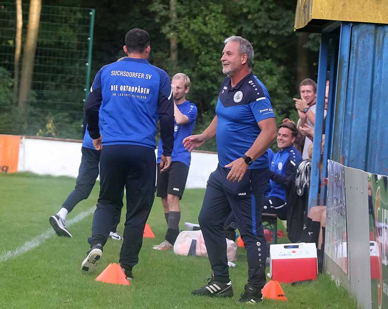 Trainer Chresten Hilbich (Suchsdorfer SV) nach einen Treffer seines Teams. © 2024 Ismail Yesilyurt