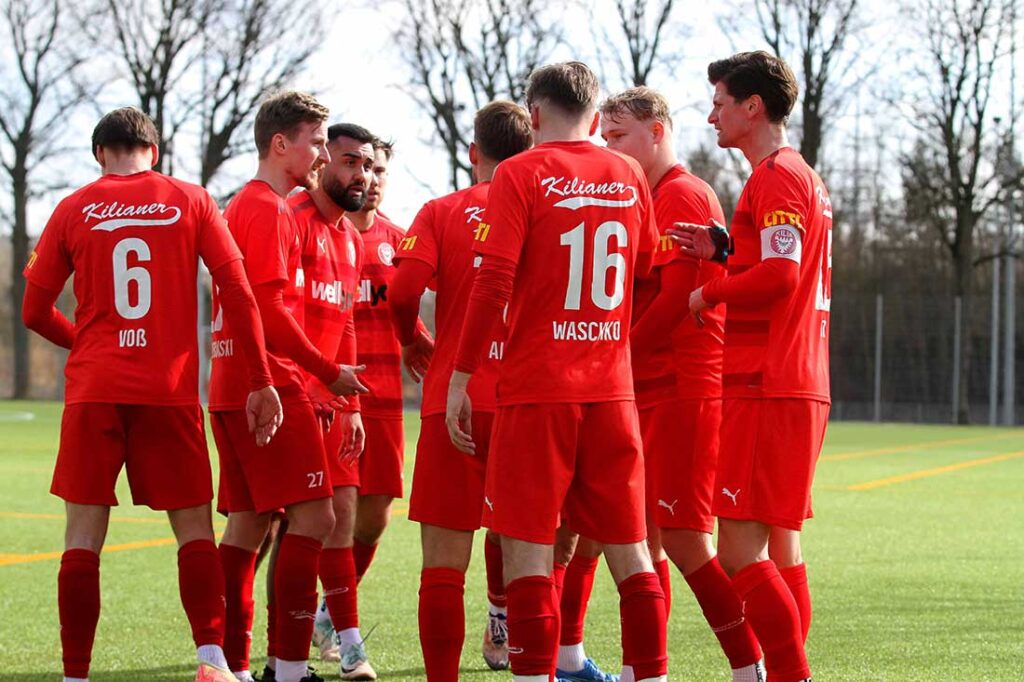Der 18. Sieg im 23. Spiel wird es für Kilia Kiel beim Underdog VfB Lübeck nicht. Zum 6. Remis in dieser Saison reicht es. © 2025 Ismail Yesilyurt