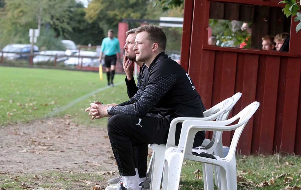 Glückliches Händchen von Trainer Ove Sass (Rot-Schwarz Kiel) nach der Pause - zwei Wechsel, zwei Tore. Archivfoto. © 2024 Ismail Yesilyurt