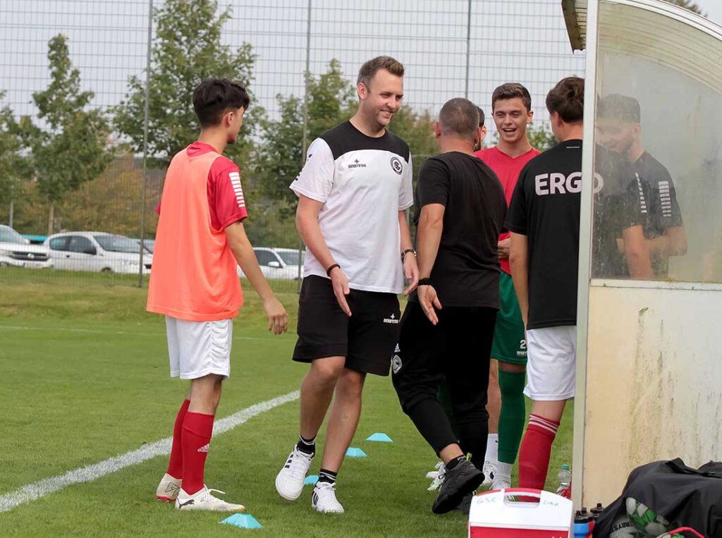 Der Gettorfer SC bereitete seinem Trainer Stefan Röschmann eine große Freude gegen die SG Oldenburg-Göhl. © 2024 Ismail Yesilyurt