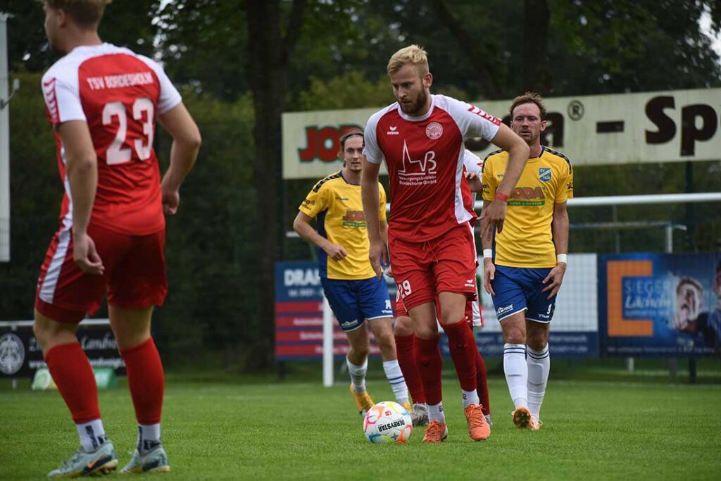 Jonas Schomaker (TSV Bordesholm) wechselt landesligaquer in die Staffel Schleswig zum Osterrönfelder TSV. © 2023 Olaf Wegerich