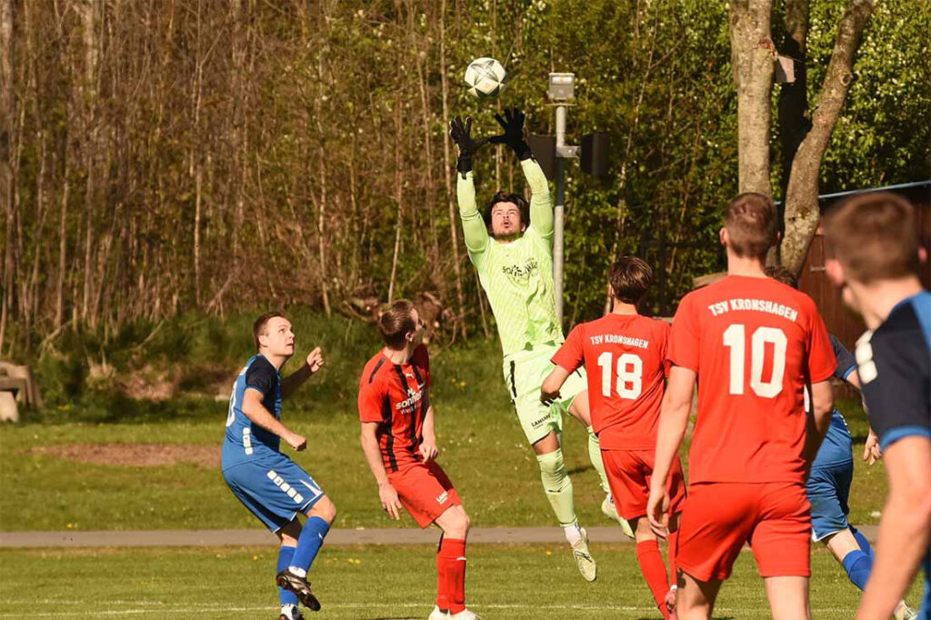 Torhüter Mats Lüdtke (TSV Kronshagen) steigt in die Oberliga zum SV Eichede auf. © 2025 Olaf Wegerich