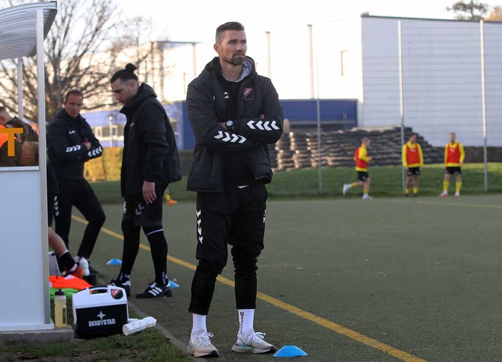 Dennis Usadel (Trainer TSV Kropp). © 2024 Ismail Yesilyurt