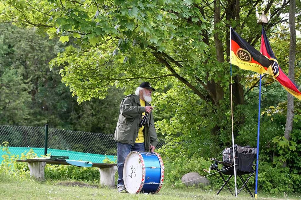 Immer dabei ist Wiks Edelfan - nichts hält den "Wikinger" von enem Besuch ab. © 2025 Ismail Yesilyurt.jpg