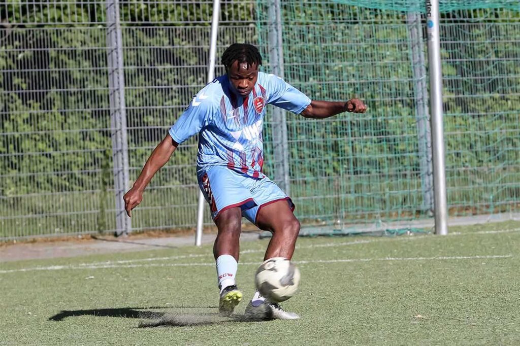 Jerrey Darboe (Weiche Flensburg 08 II), der letzte Woche bei Inter Türkspor ein gutes Spiel machte, war gegen Frisia in der Startelf. © 2025 Ismail Yesilyurt