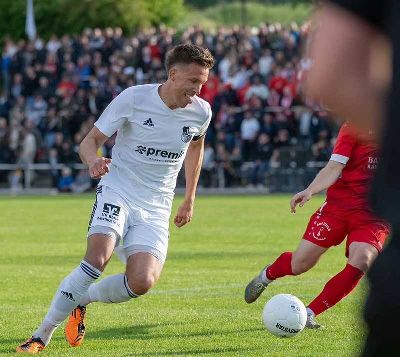 Jonah Gieseler (Heider SV) brennt für ein Tor in der Aufstiegsrunde. © 2025 Volker Schlichting