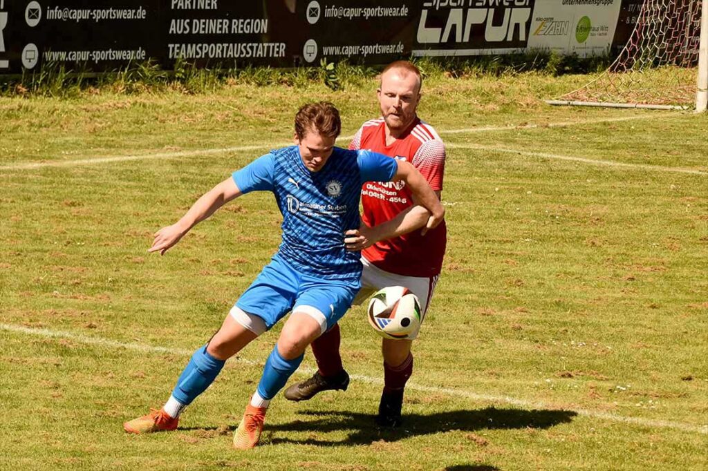 Jonas Kruse (Husberg) gegen Bastian Pöhlker (Bargstedt). © 2025 Olaf Wegerich