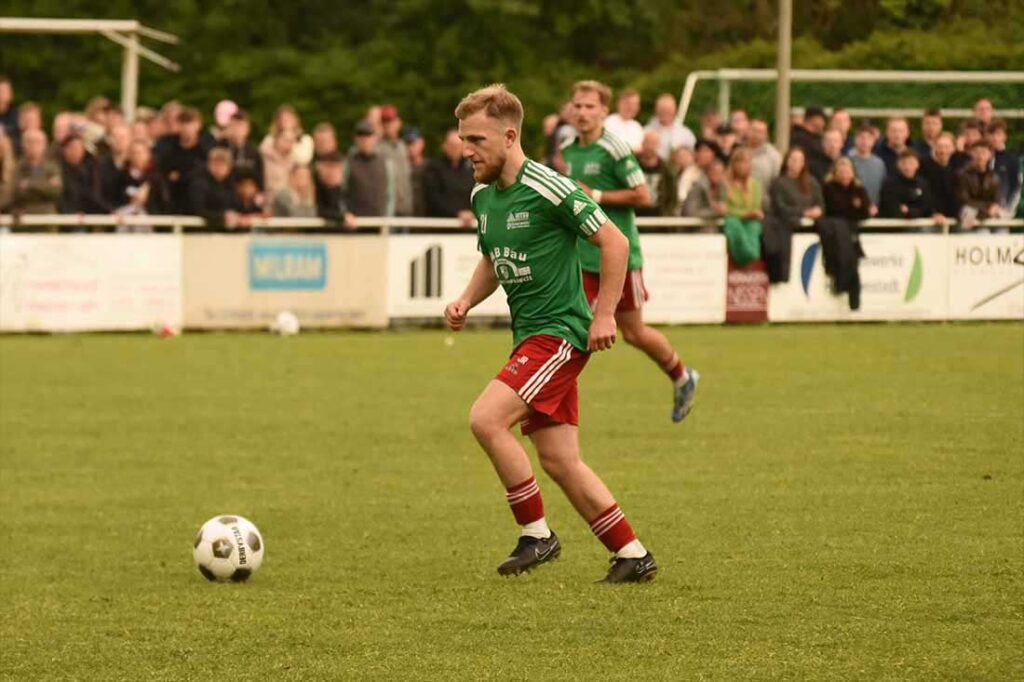 Jorit Rathje (MTSV) entwickelte viel Offensivdrang. © 2025 Olaf Wegerich