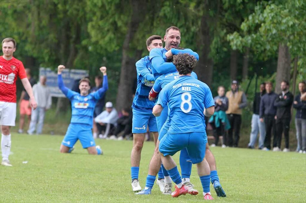 Lars Horstinger (Inter Türkspor Kiel) direkt nach seinem 2-1. © 2025 Ismail Yesilyurt