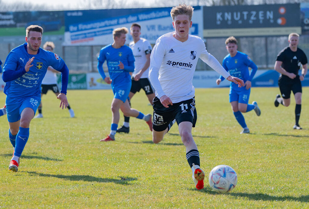 Lucas Groß (Heider SV) im Spiel gegen Eutin 08. © 2025 Volker Schlichting