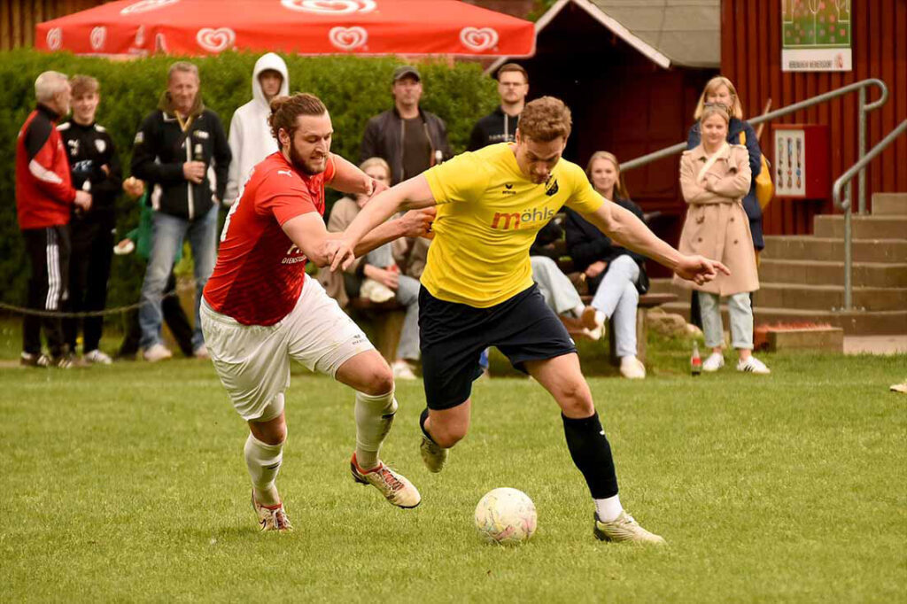 Maximilian von Randow (li., RS Kiel) gegen Tim Rathjens (re., TuS Jevenstedt). © 2025 Olaf Wegerich.JPG