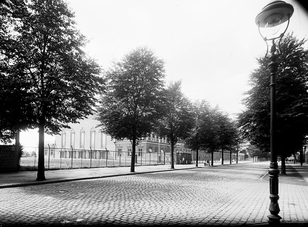 Blick von der Gutenbergstraße Schweffelstraße über die Gutenbergstraße zur neu errichteten Nord-Ostsee-Halle. © Stadt Kiel