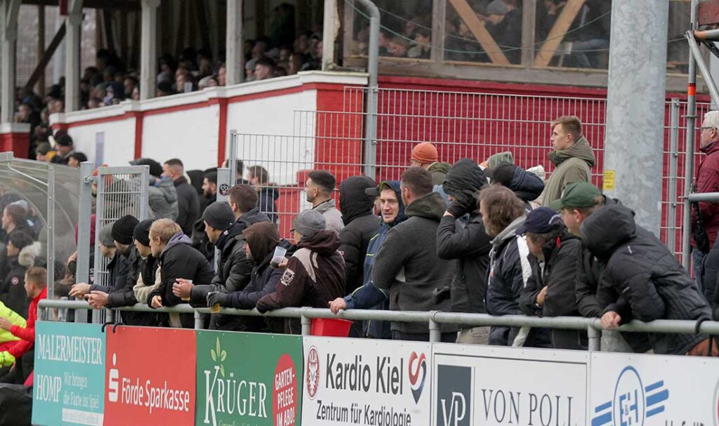 Die Fans von Kilia Kiel müssen sich noch etwas gedulden für das Heimspiel im Pokal gegen den VfB Lübeck. Ursprünglich stand der 12.-13. Juni auf dem Terminplan. © 2024 Ismail Yesilyurt