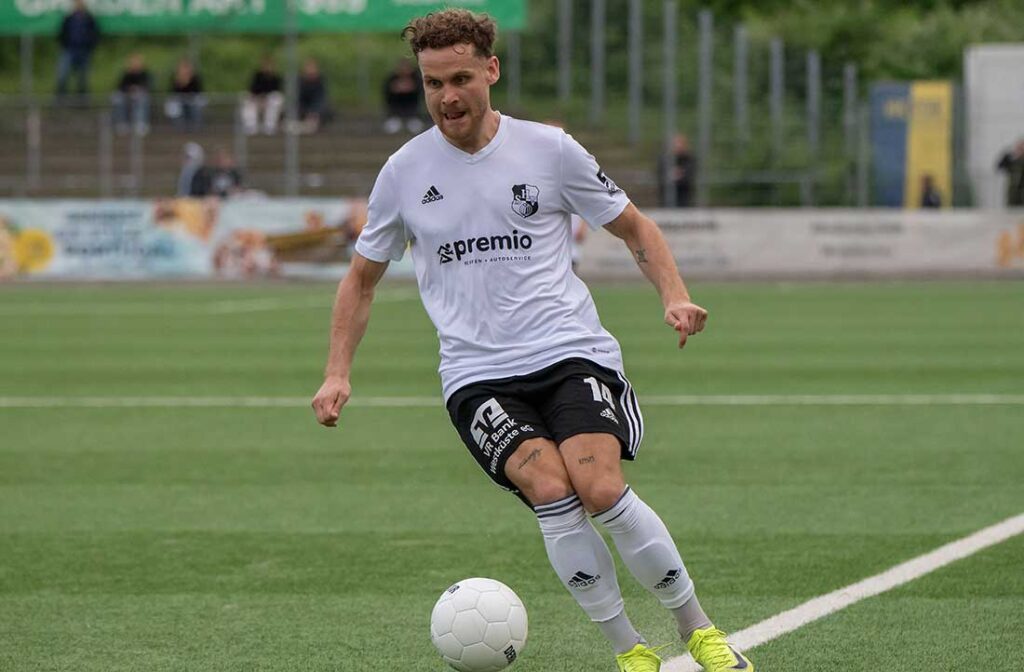 Noel Kurzbach (Heider SV) beim Spiel gegen den SV Hemelingen. © 2025 Volker Schlichting
