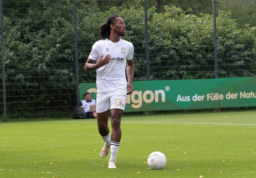 Obinna Iloka (1. FC Phönix Lübeck) hat einen Regionalliga-Vertrag beim SC Weiche Flensburg 08 unterschrieben. © 2024 Ismail Yesilyurt