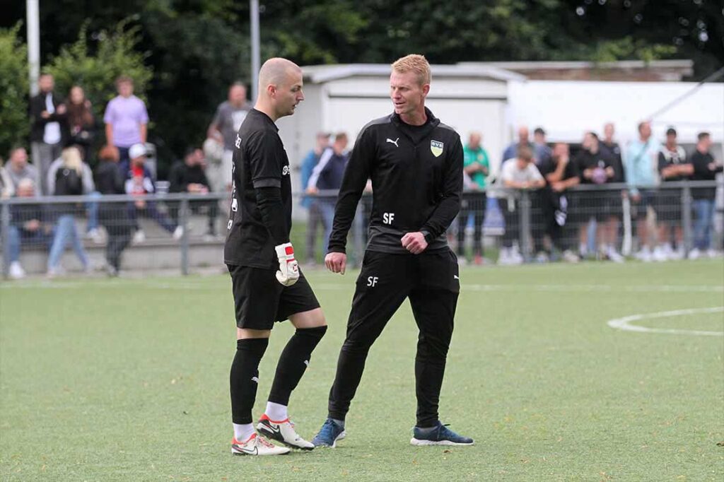 Darf sich Coach Steve Frank (SVE Comet Kiel) mit Lukas Losch als Mtachwinner bei Inter Türkspor freuen? © 2025 Ismail Yesilyurt