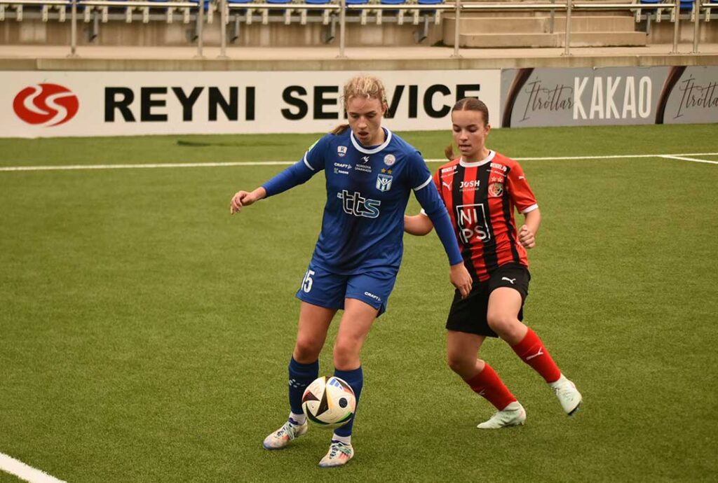 Drita Hummeland (Klaksvik) gegen Teresa Jacobsen (HB). © 2025 Olaf Wegerich