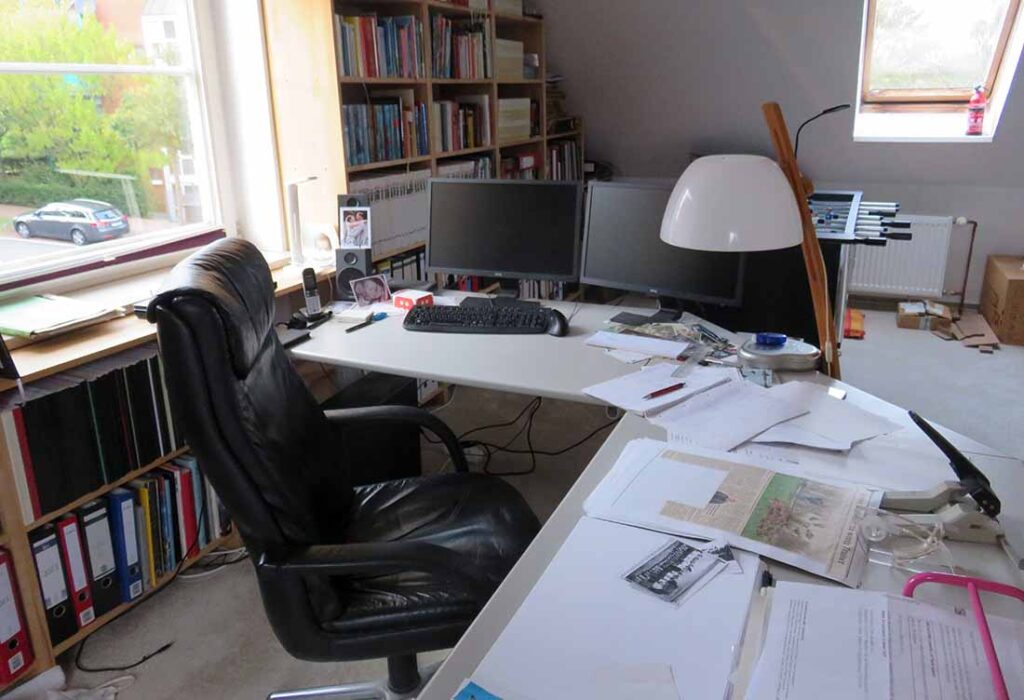 Computer zu Hause. Hier werden die Bücher geschrieben. © Felix Rosek