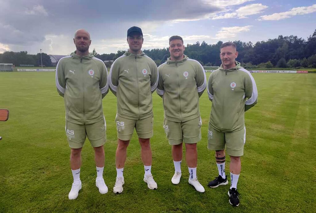 Trainer-Team des PSV Neumünster ( v. l.) - Timo Rosenfeld, Nils Voss, Dennis Buthmann, Michael Krause (TW-Trainer). © 2025 Olaf Wegerich