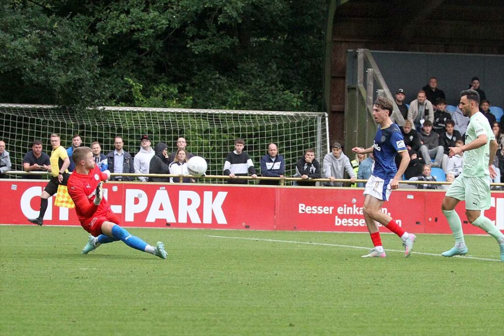 Die Vorentscheidung durch Louis Köster (Holstein Kiel II) zum 3:1. © 2025 Ismail Yesilyurt